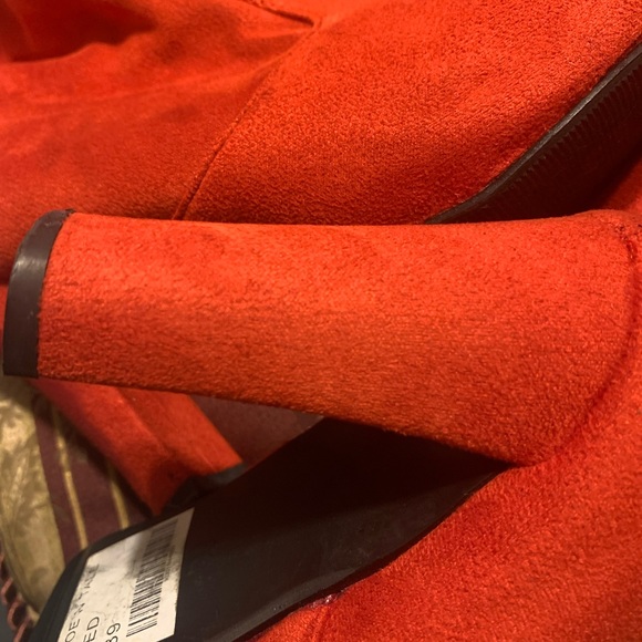 Great condition red suede boots - Picture 5 of 9